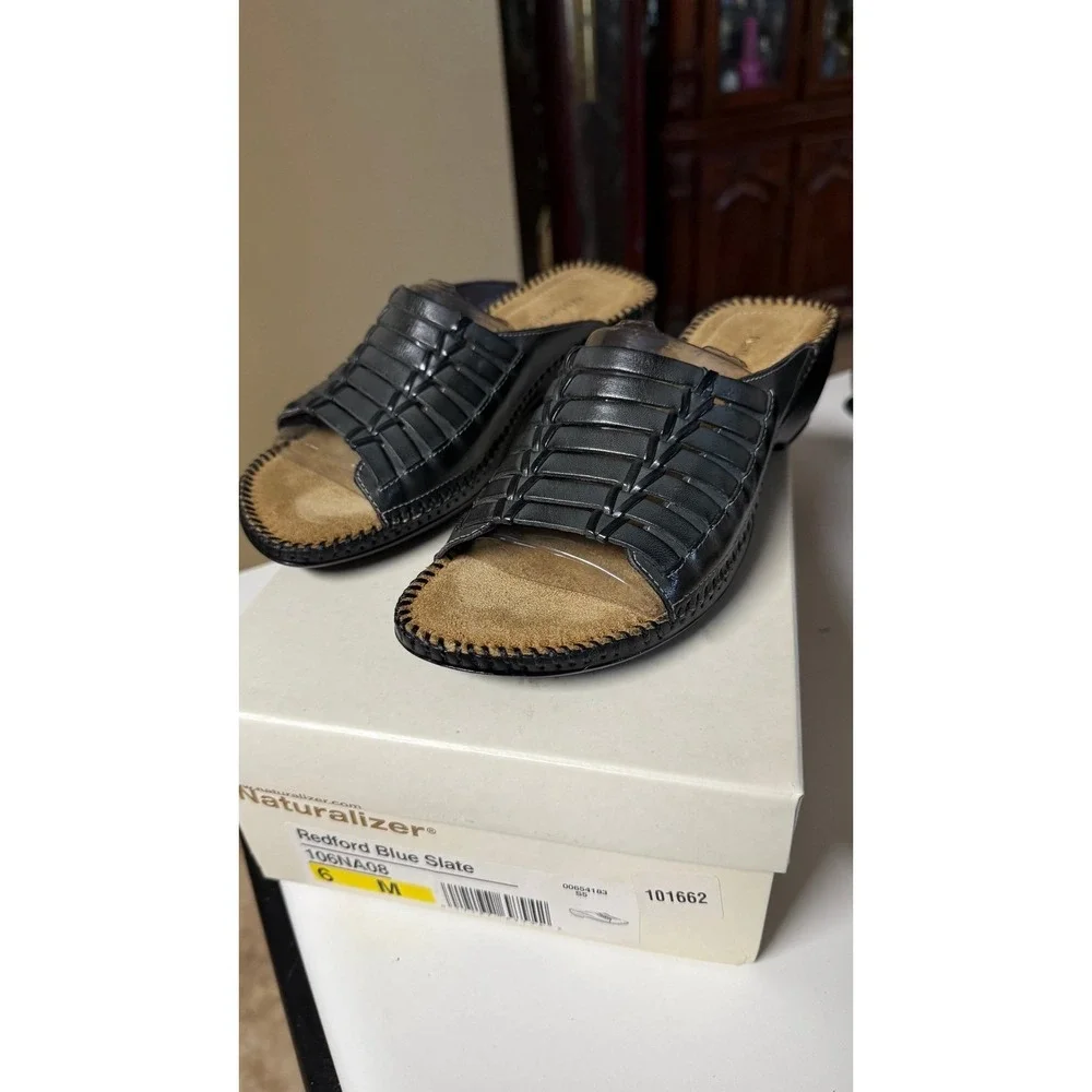 Naturalizer leather slide
